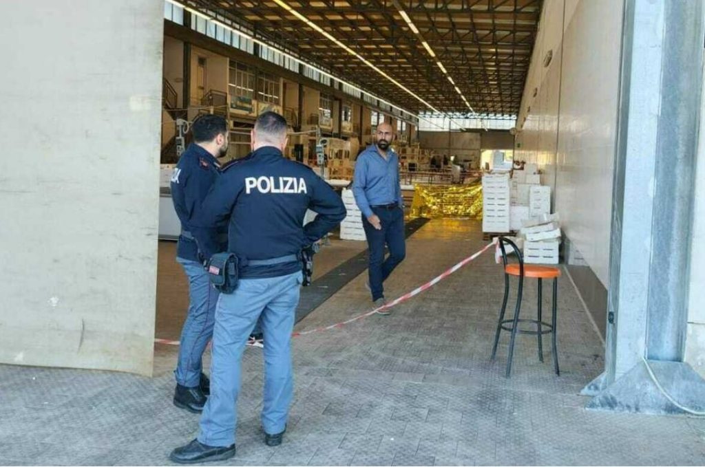 Salerno, sparatoria al mercato del pesce: due morti e un arresto
