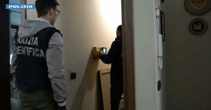 Reggio Calabria: gemellini morti nell’armadio, emerge terzo caso Arresti domiciliari con braccialetto elettronico per duplice omicidio e occultamento di cadaveri