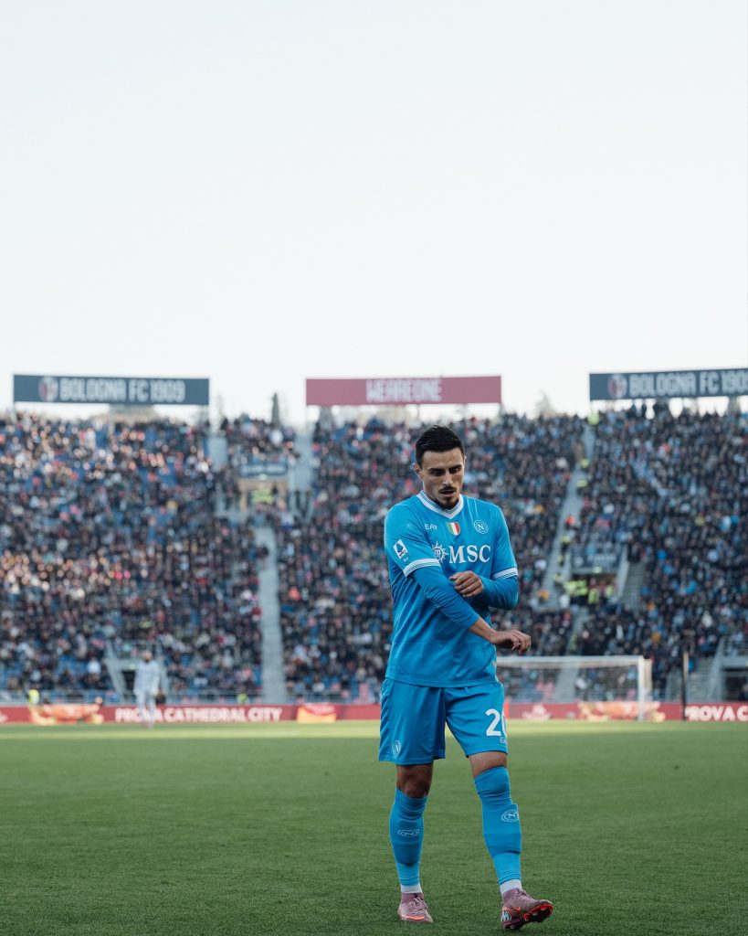 Napoli: crollo a Bologna