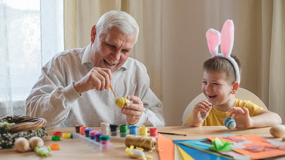 Figli boomerang, cresce il fenomeno delle famiglie che tornano a vivere con i genitori anziani