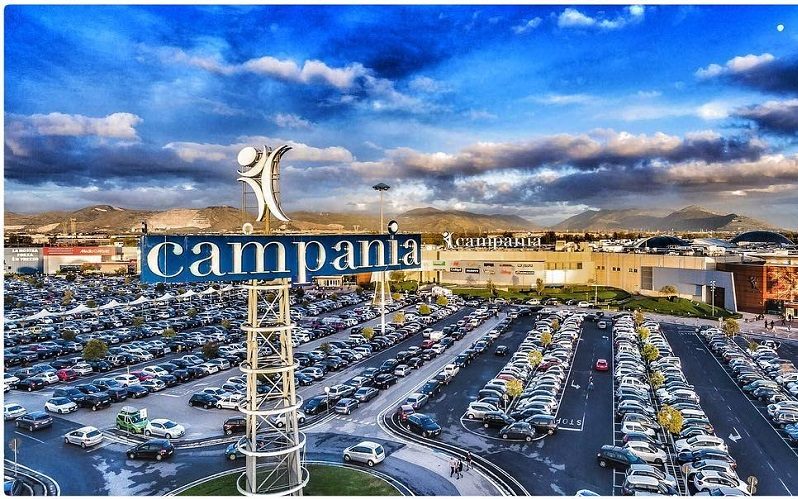 Marcianise, 13enne accoltellato nel parcheggio del Centro Commerciale Campania Marcianise, 13enne accoltellato nel parcheggio del Centro Commerciale Campania
