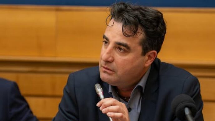 Vincenzo Iurillo vittima di stalking e diffamazione: 4 indagati Vincenzo Iurillo vittima di stalking e diffamazione: 4 indagati